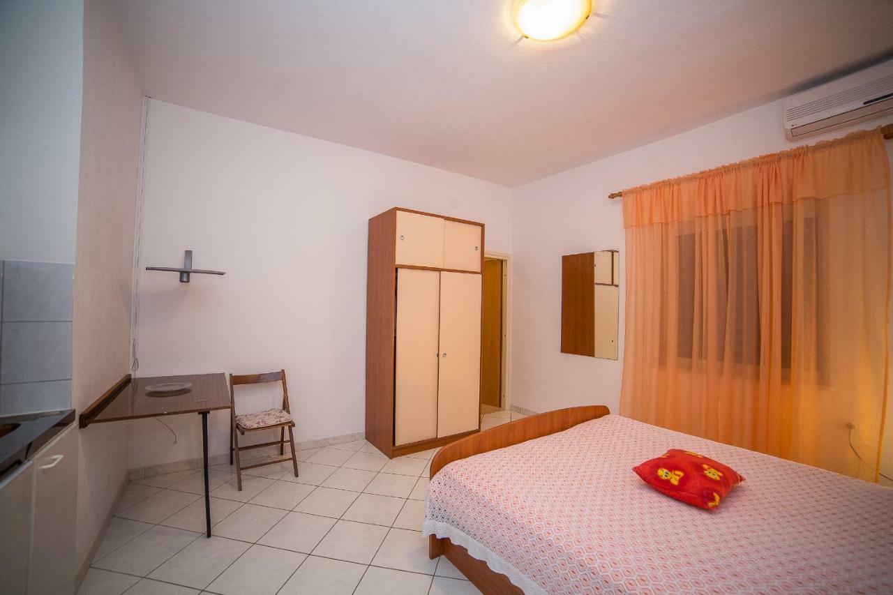 Apartmani Ina Povlja  Exterior foto